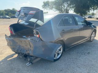 2014 Toyota Camry SE - Exterior Rear Right Corner Image
